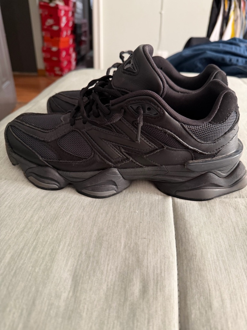 New Balance Men's Black Athletic Sneakers - Low Top Trainer